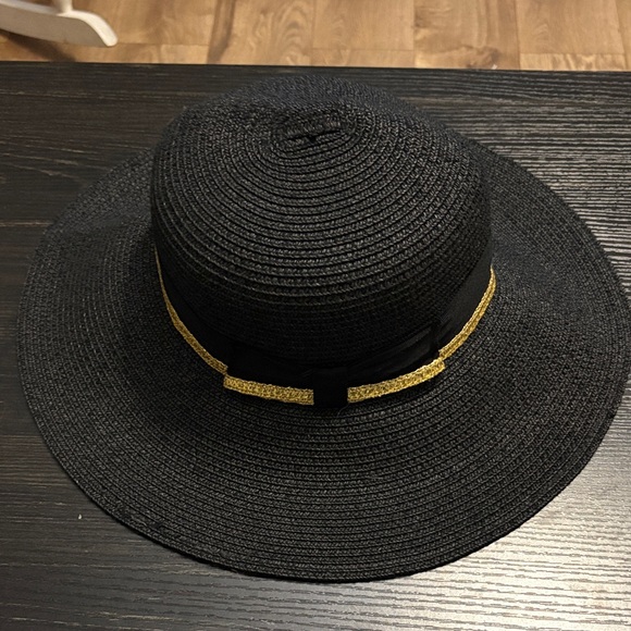 physican endorsed Accessories - Elegant Black and Gold Women's Hat